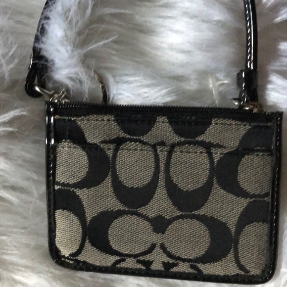 Coach Accessories - Coach all in 1 Wristlet NWT Coach Accessories - Coach all in 1 Wristlet NWT